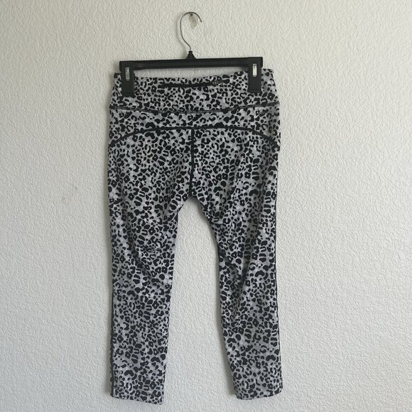 Nike Size Small Leggings Running Crop Mid Rise Stretch Leopard Print - Picture 5 of 9